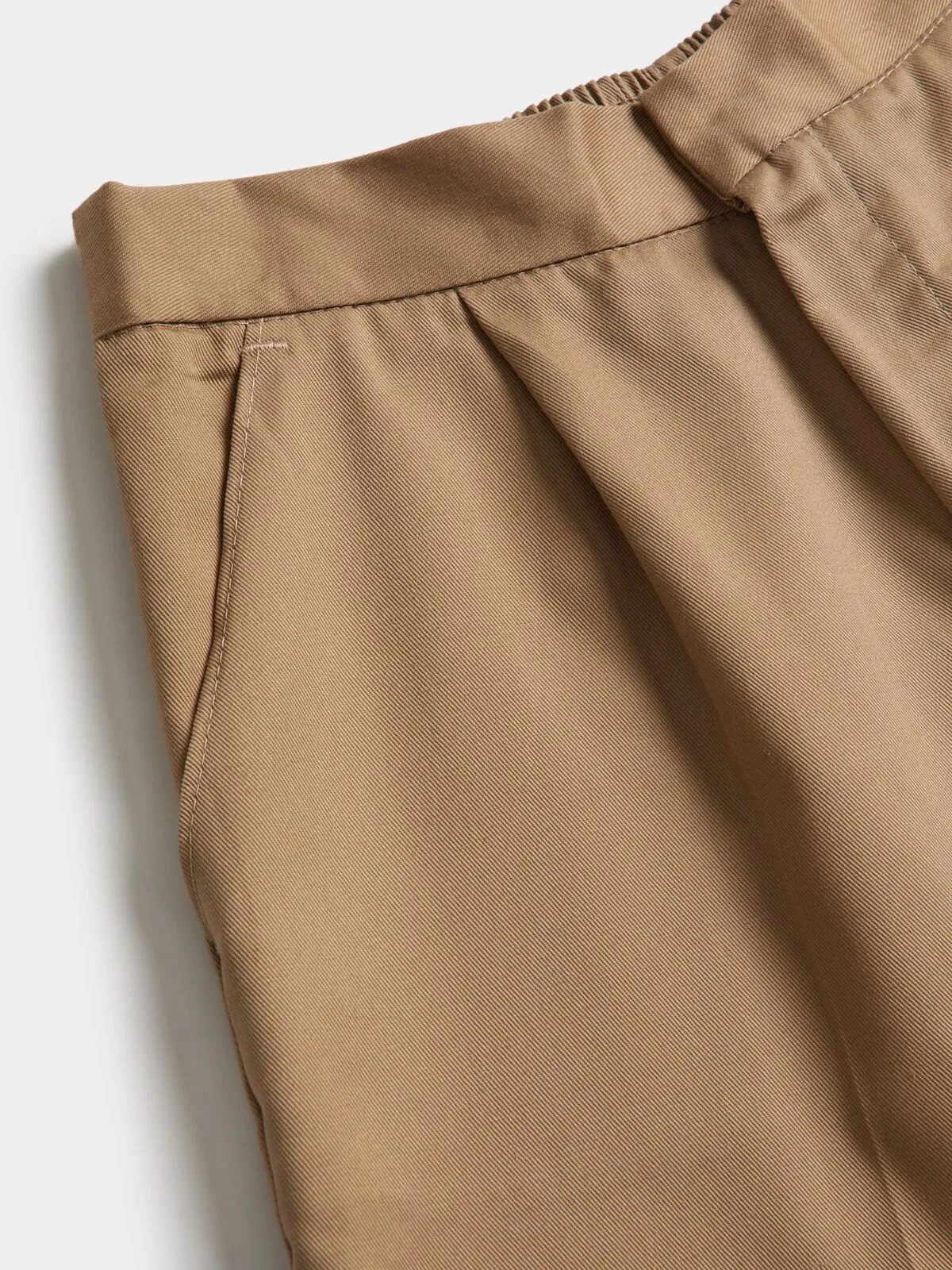 HomeLand School Long Pants in brown, close-up of the waistband, pleat and side pocket